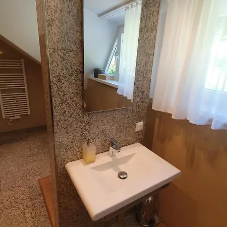 Privatunterkunft Lakeside Hills - Classic *